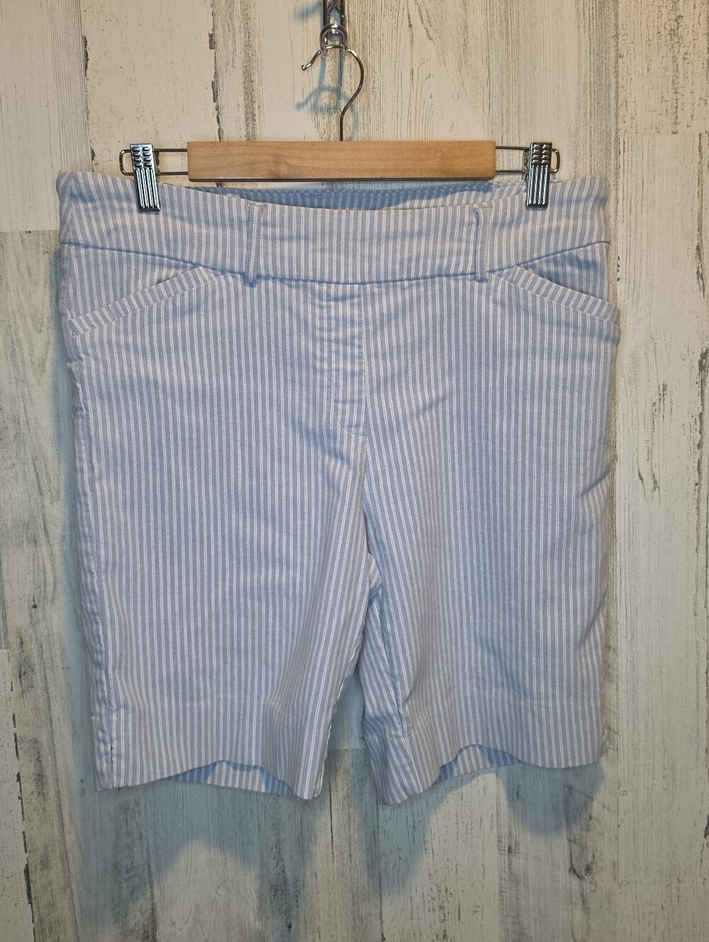 Hilary Radley Women’s Blue White Stripe Bermuda Shorts Size L Stretch Preppy
